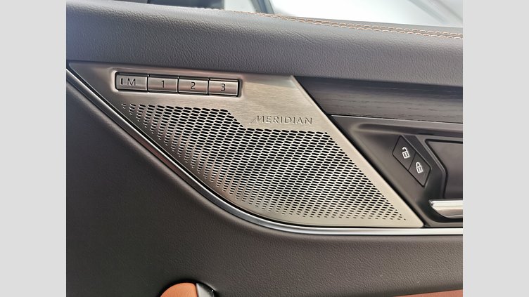 2025 認定中古車 Jaguar F-Pace オストゥーニパールホワイト P400e ガソリン プラグインハイブリッド R-DYNAMIC SE