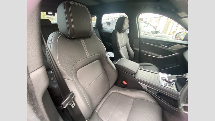 2023 認定中古車 Jaguar F-Pace フィレンツェレッド D204 AWD（オートマチック）MHEV R-DYNAMIC SE