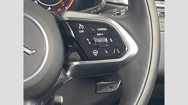 2023 認定中古車 Jaguar F-Pace フィレンツェレッド D204 AWD（オートマチック）MHEV R-DYNAMIC SE