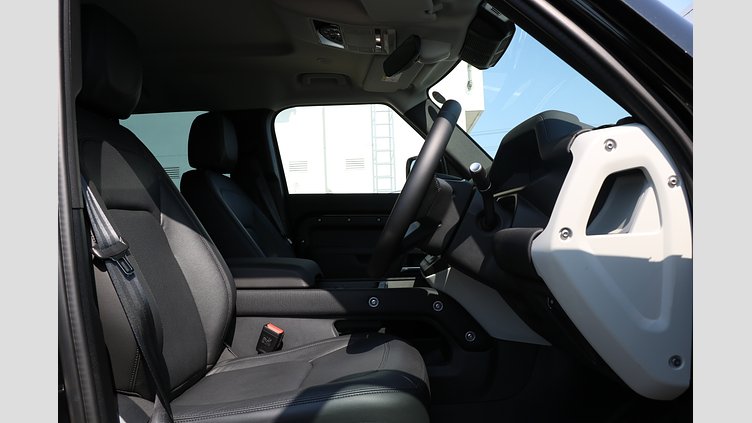 2024 認定中古車 Land Rover Defender 110 サントリーニブラック D300 AWD（AT） S