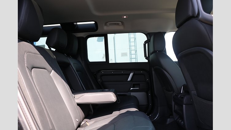 2024 認定中古車 Land Rover Defender 110 サントリーニブラック D300 AWD（AT） S