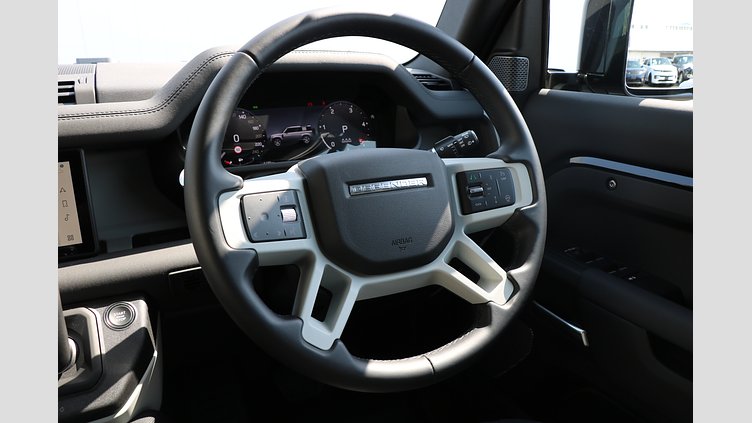 2024 認定中古車 Land Rover Defender 110 サントリーニブラック D300 AWD（AT） S