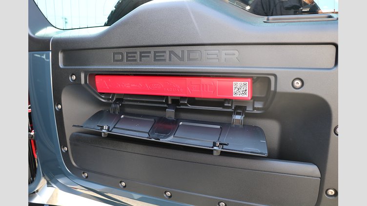 2024 認定中古車 Land Rover Defender 110 サントリーニブラック D300 AWD（AT） S
