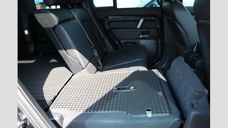 2024 認定中古車 Land Rover Defender 110 サントリーニブラック D300 AWD（AT） S