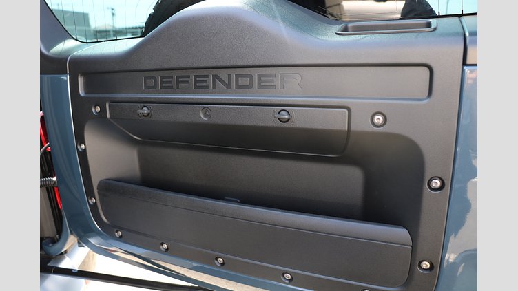 2024 認定中古車 Land Rover Defender 110 サントリーニブラック D300 AWD（AT） S