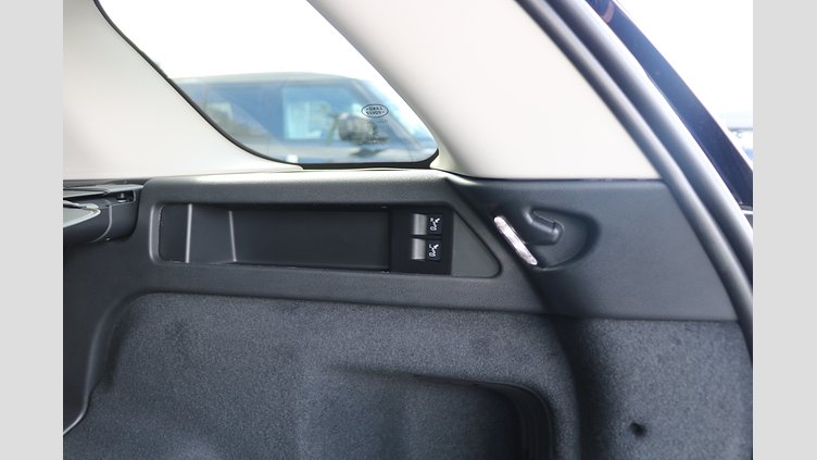 2025 認定中古車 Land Rover Discovery Sport サントリーニブラック D200マイルドハイブリッド（ディーゼル） S