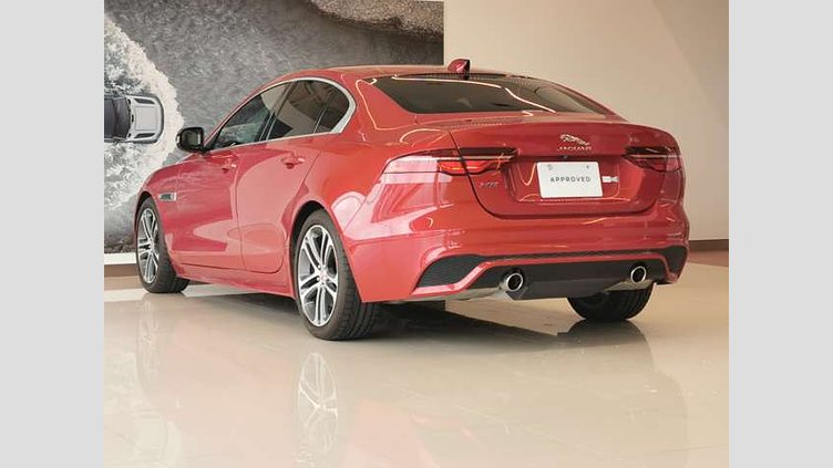2022 認定中古車 Jaguar XE フィレンツェレッド P250 RWD（オートマチック） 4 door Saloon R-DYNAMIC SE