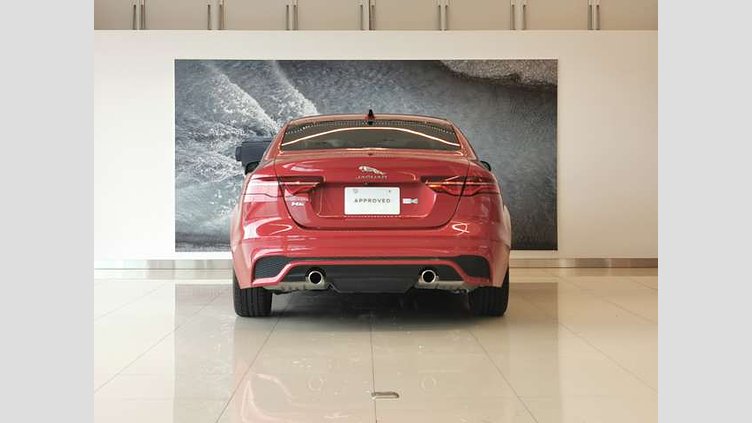 2022 認定中古車 Jaguar XE フィレンツェレッド P250 RWD（オートマチック） 4 door Saloon R-DYNAMIC SE