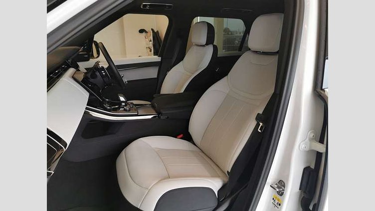 2023 認定中古車 Land Rover Range Rover Sport フジホワイト 3.0リッター6気筒300PSターボチャージドディーゼルMHEV（オートマチック） DYNAMIC S