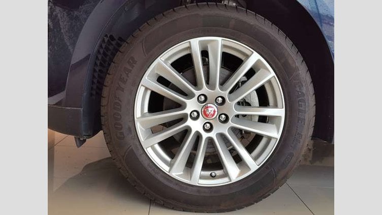 2020 認定中古車 Jaguar F-Pace Portofino Blue 2.0L I4 Pet Mid DOHC AJ200 プレステージ 2.0L P250