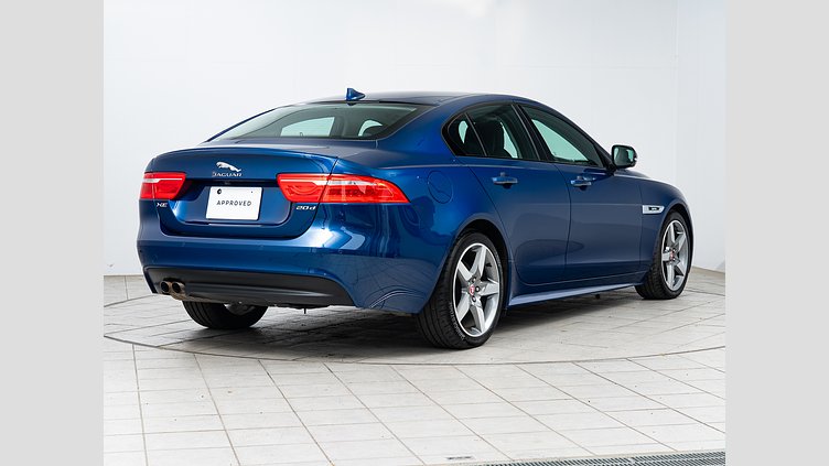2015 認定中古車 Jaguar XE Bluefire Blue 2.0Lディーゼル Rスポーツ