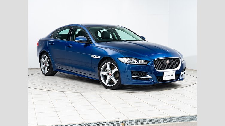 2015 認定中古車 Jaguar XE Bluefire Blue 2.0Lディーゼル Rスポーツ