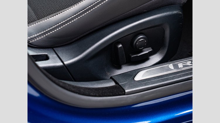 2015 認定中古車 Jaguar XE Bluefire Blue 2.0Lディーゼル Rスポーツ