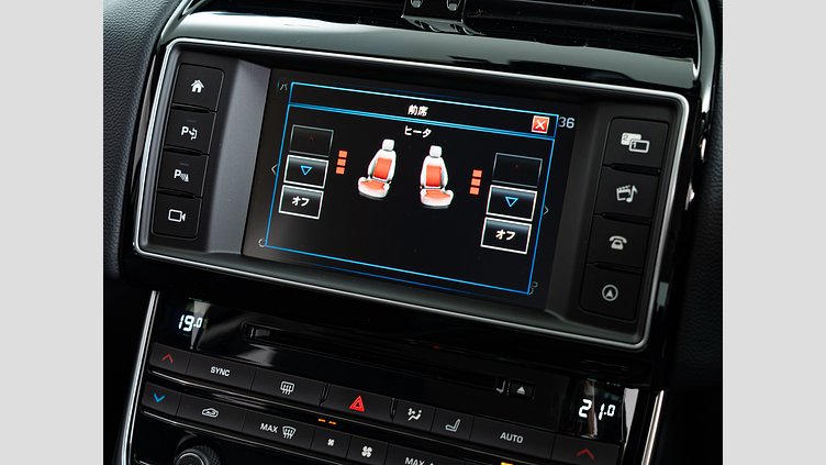 2015 認定中古車 Jaguar XE Bluefire Blue 2.0Lディーゼル Rスポーツ