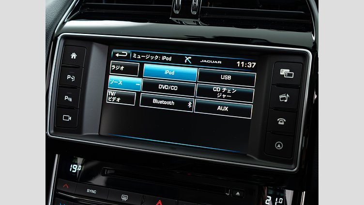 2015 認定中古車 Jaguar XE Bluefire Blue 2.0Lディーゼル Rスポーツ