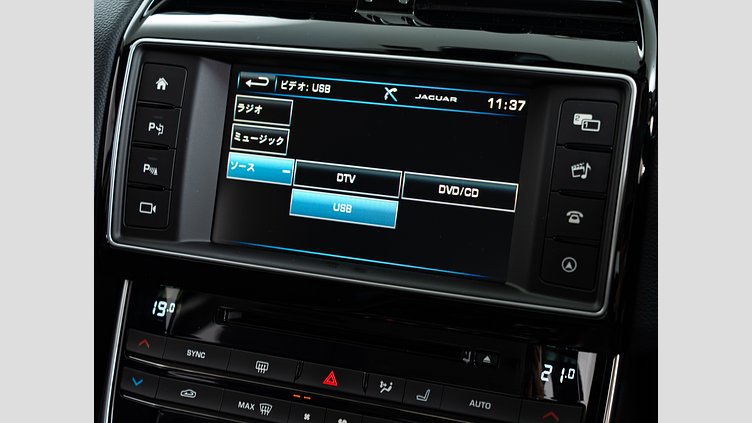 2015 認定中古車 Jaguar XE Bluefire Blue 2.0Lディーゼル Rスポーツ