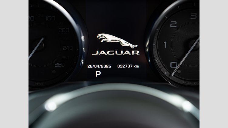 2015 認定中古車 Jaguar XE Bluefire Blue 2.0Lディーゼル Rスポーツ
