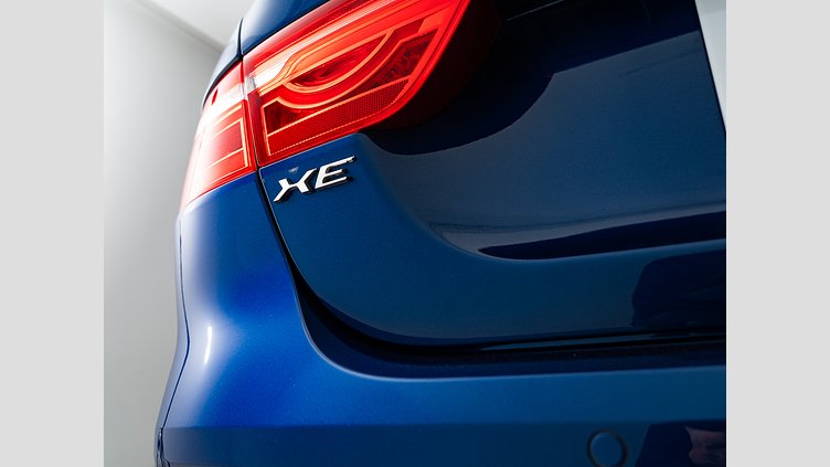 2015 認定中古車 Jaguar XE Bluefire Blue 2.0Lディーゼル Rスポーツ