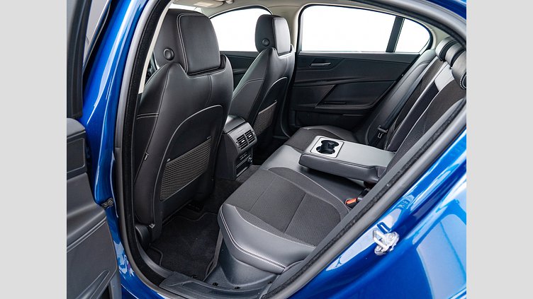 2015 認定中古車 Jaguar XE Bluefire Blue 2.0Lディーゼル Rスポーツ