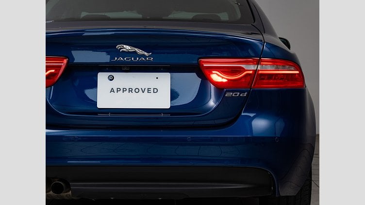 2015 認定中古車 Jaguar XE Bluefire Blue 2.0Lディーゼル Rスポーツ