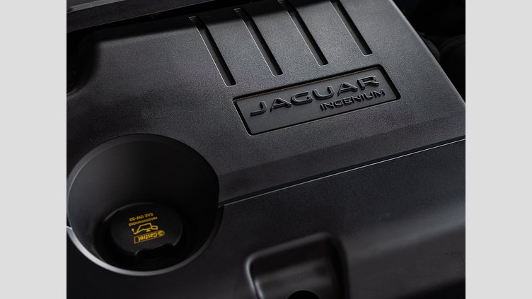 2018 認定中古車 Jaguar E-Pace フィレンツェ レッド D180 オートマチック全輪駆動 ベース