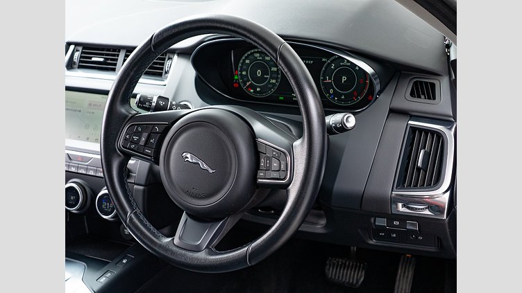 2018 認定中古車 Jaguar E-Pace フィレンツェ レッド D180 オートマチック全輪駆動 ベース