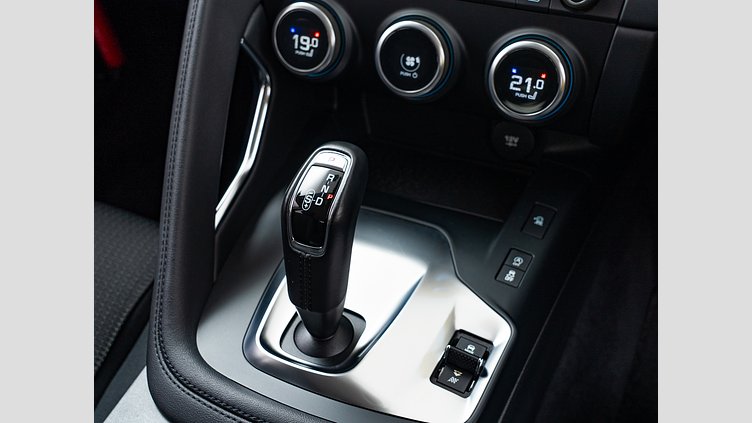 2018 認定中古車 Jaguar E-Pace フィレンツェ レッド D180 オートマチック全輪駆動 ベース