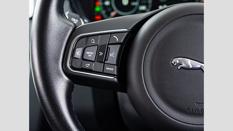 2018 認定中古車 Jaguar E-Pace フィレンツェ レッド D180 オートマチック全輪駆動 ベース