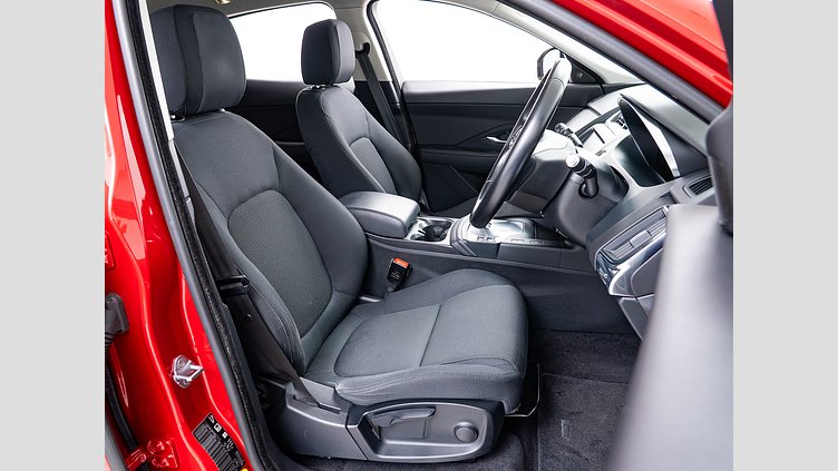 2018 認定中古車 Jaguar E-Pace フィレンツェ レッド D180 オートマチック全輪駆動 ベース