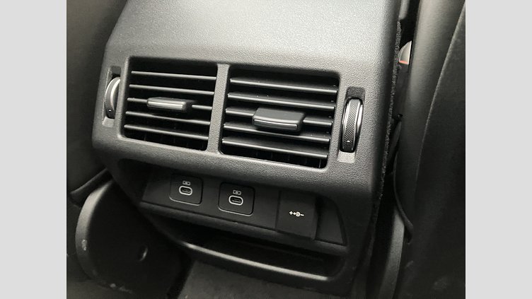 2024 認定中古車 Land Rover Discovery Sport フジホワイト P300eプラグインハイブリッド（ガソリン） 標準ホイール DYNAMIC HSE