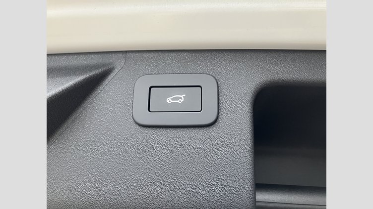 2024 認定中古車 Land Rover Discovery Sport フジホワイト P300eプラグインハイブリッド（ガソリン） 標準ホイール DYNAMIC HSE