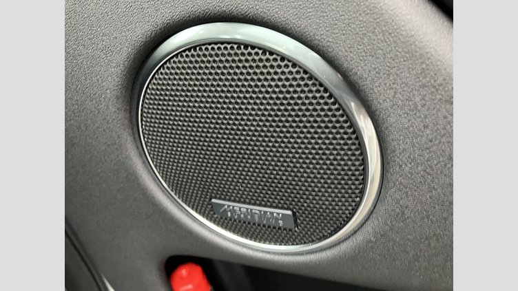 2024 認定中古車 Land Rover Discovery Sport フジホワイト P300eプラグインハイブリッド（ガソリン） 標準ホイール DYNAMIC HSE