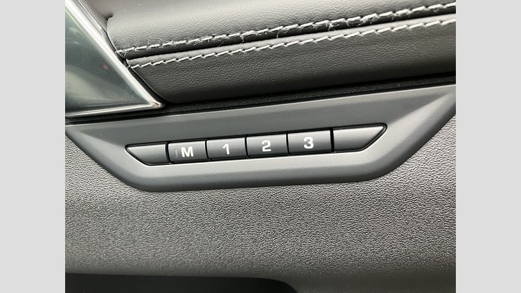 2024 認定中古車 Land Rover Discovery Sport フジホワイト P300eプラグインハイブリッド（ガソリン） 標準ホイール DYNAMIC HSE
