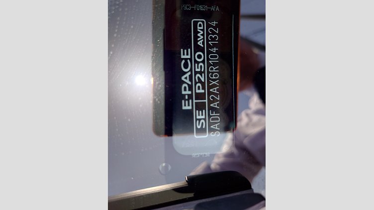 2024 認定中古車 Jaguar E-Pace カルパチアングレイ P250 AWD（オートマチック） R-DYNAMIC SE