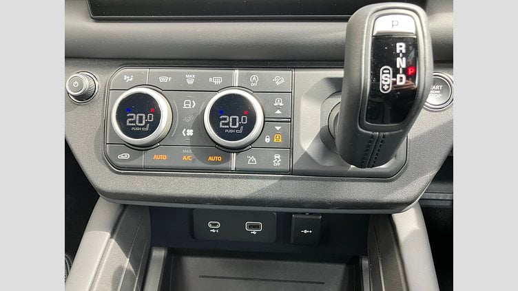 2024 認定中古車 Land Rover Defender 110 サントリーニブラック D300 AWD（AT） X-DYNAMIC HSE