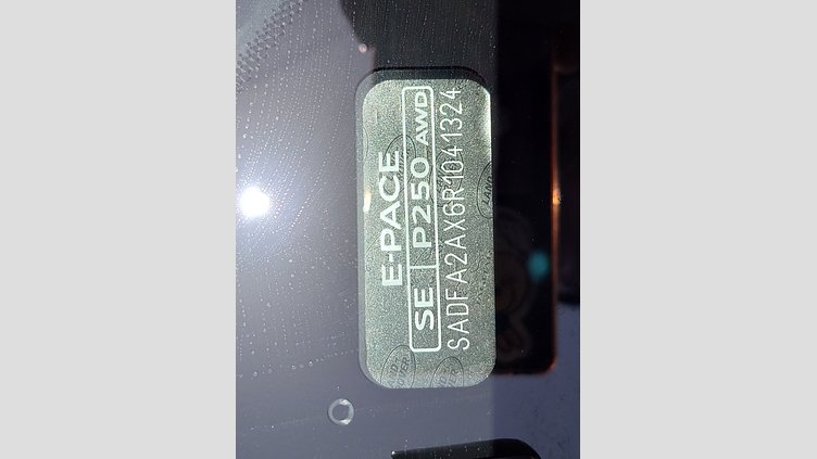 2024 認定中古車 Jaguar E-Pace カルパチアングレイ P250 AWD（オートマチック） R-DYNAMIC SE