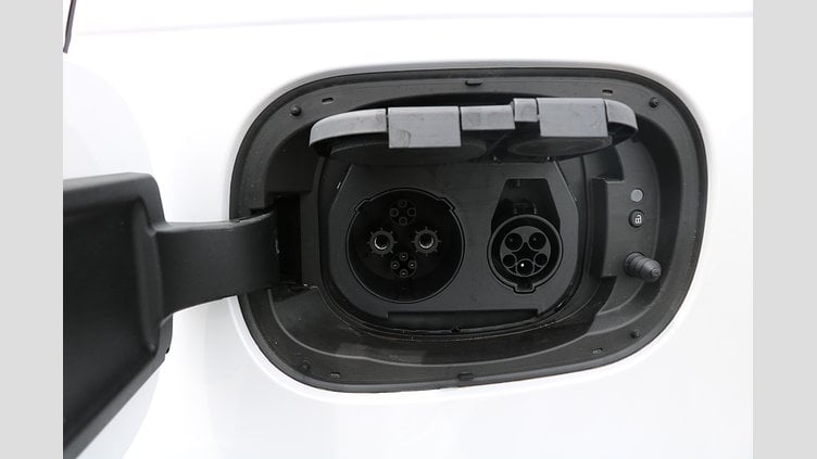 2025 認定中古車 Land Rover Range Rover Sport オストゥーニパールホワイト P550eプラグインハイブリッド（ガソリン） Dynamic SE