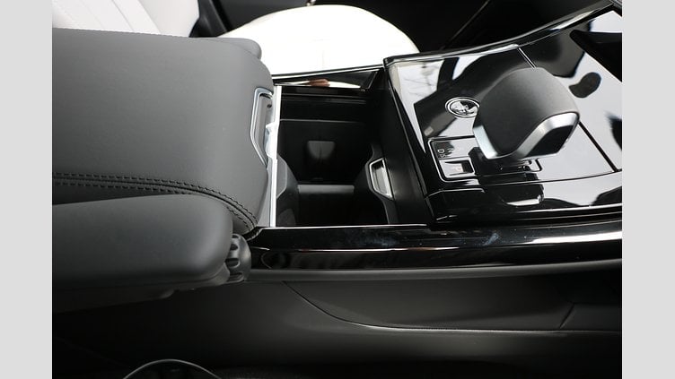 2025 認定中古車 Land Rover Range Rover Sport オストゥーニパールホワイト P550eプラグインハイブリッド（ガソリン） Dynamic SE