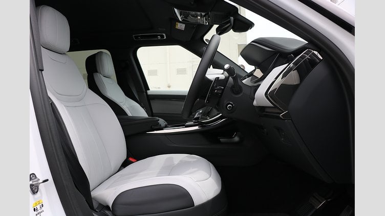 2025 認定中古車 Land Rover Range Rover Sport オストゥーニパールホワイト P550eプラグインハイブリッド（ガソリン） Dynamic SE