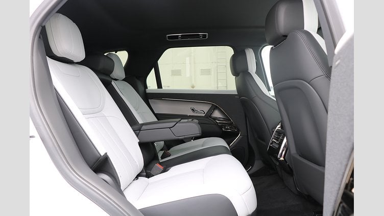 2025 認定中古車 Land Rover Range Rover Sport オストゥーニパールホワイト P550eプラグインハイブリッド（ガソリン） Dynamic SE