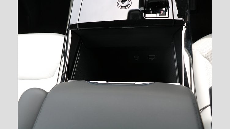 2025 認定中古車 Land Rover Range Rover Sport オストゥーニパールホワイト P550eプラグインハイブリッド（ガソリン） Dynamic SE