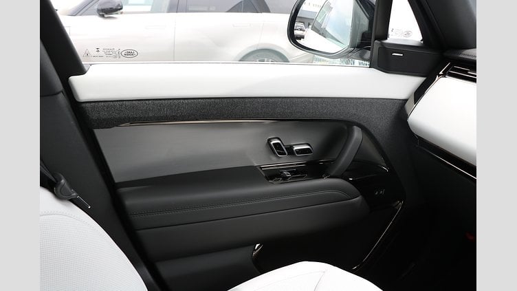 2025 認定中古車 Land Rover Range Rover Sport オストゥーニパールホワイト P550eプラグインハイブリッド（ガソリン） Dynamic SE