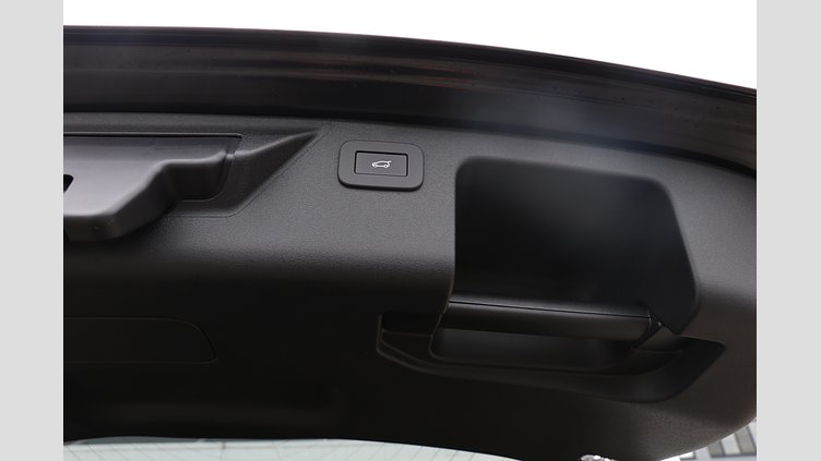 2024 認定中古車 Land Rover Discovery Sport サントリーニブラック P300eプラグインハイブリッド（ガソリン） DYNAMIC HSE