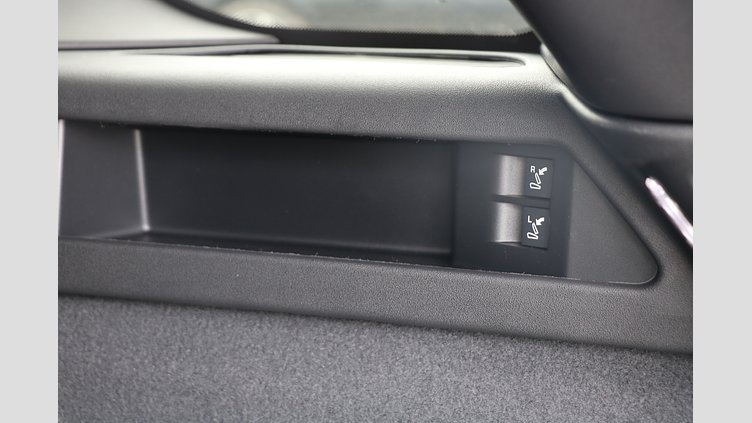 2024 認定中古車 Land Rover Discovery Sport サントリーニブラック P300eプラグインハイブリッド（ガソリン） DYNAMIC HSE