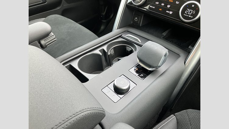 2024 認定中古車 Land Rover Discovery フジホワイト D300マイルドハイブリッド（ディーゼル） スタンダードホイールベース S