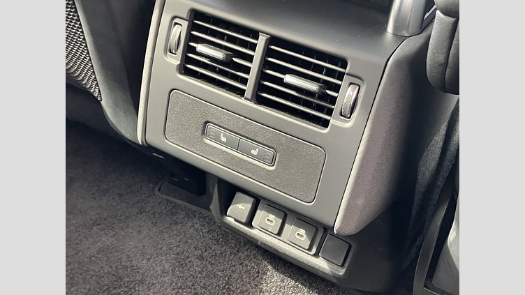 2024 認定中古車 Land Rover Discovery フジホワイト D300マイルドハイブリッド（ディーゼル） スタンダードホイールベース S