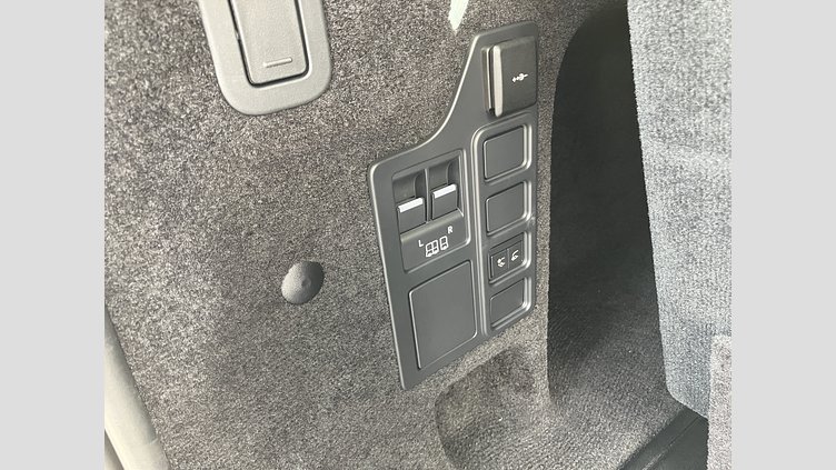 2024 認定中古車 Land Rover Discovery フジホワイト D300マイルドハイブリッド（ディーゼル） スタンダードホイールベース S