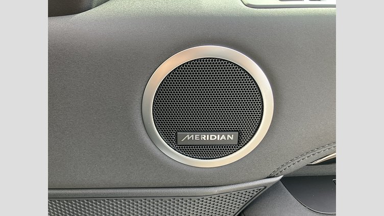 2024 認定中古車 Land Rover Discovery フジホワイト D300マイルドハイブリッド（ディーゼル） スタンダードホイールベース S