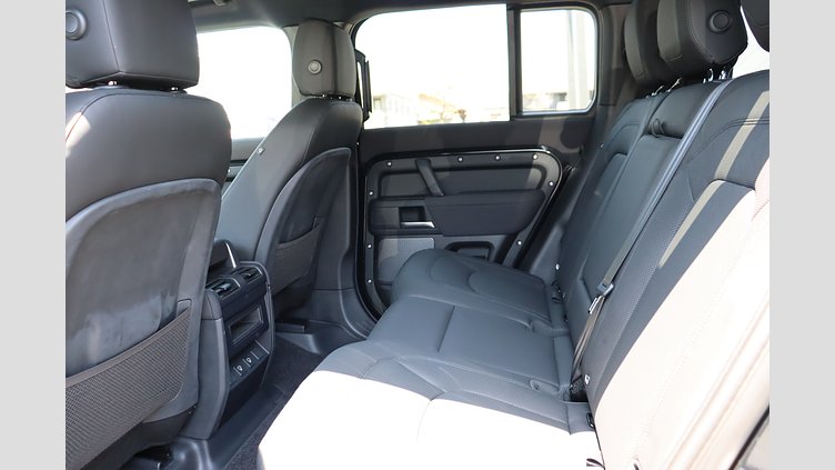2023 認定中古車 Land Rover Defender 110 サントリーニブラック P300 AWD（AT） S