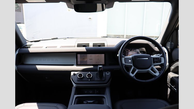 2023 認定中古車 Land Rover Defender 110 サントリーニブラック P300 AWD（AT） S